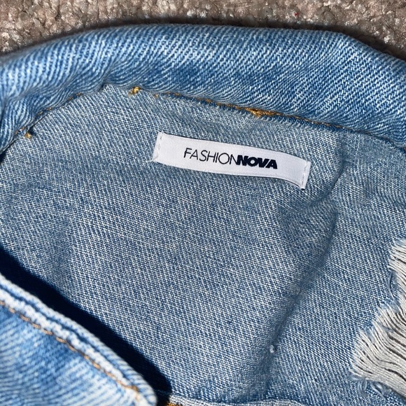 Fashion nova distressed denim jacket - Picture 2 of 4